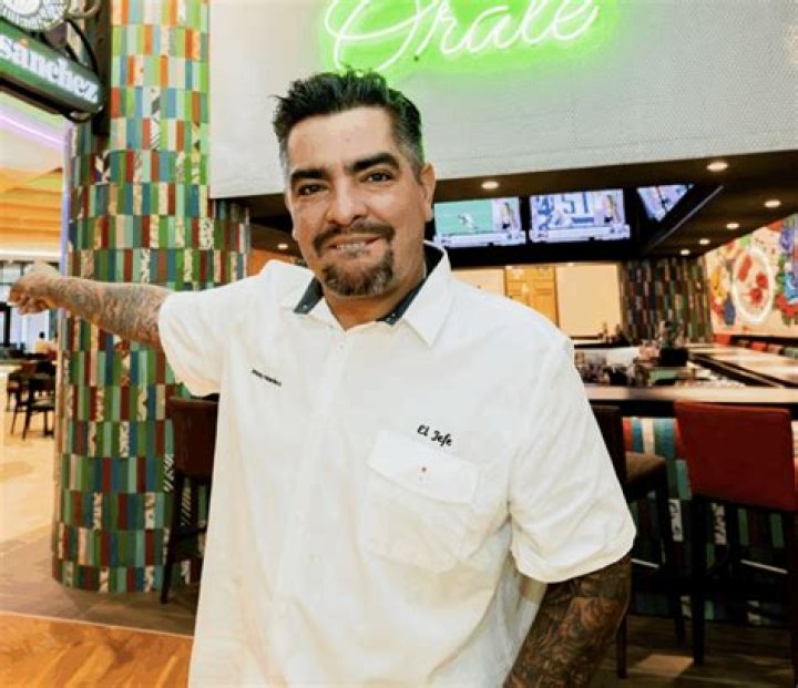 Celebrity chef Aarón Sánchez paves the way for more Latinos in the culinary industry